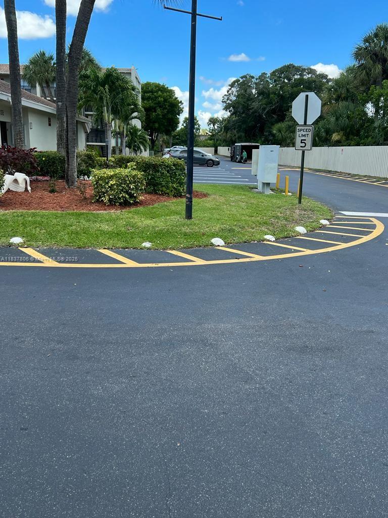 Excellent apart 1 Bed/ 1 Bath., All remodeled , All appliance are new. Super location. Cross Creek Association is a very nice community, with pool, and clubhouse. . It is in front Palm Beach Outlet Mall. It is available now. It is vacant. Easy to show.