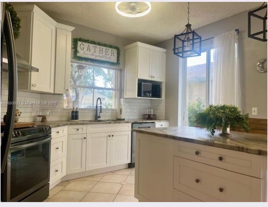 174 NW 207th Ter