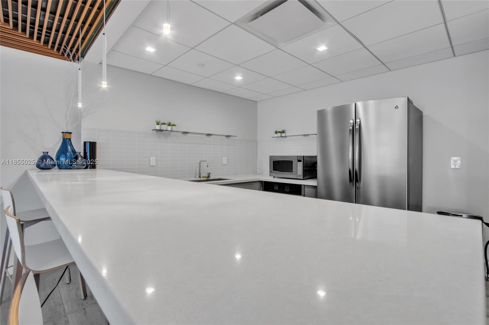 SUNSET HARBOUR SOUTH COND - Residential