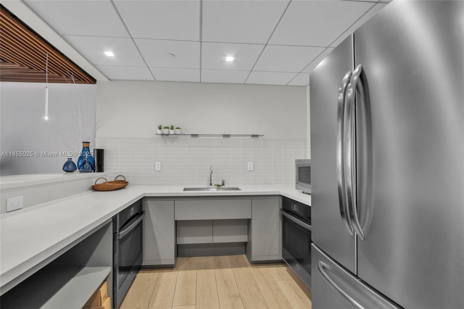 SUNSET HARBOUR SOUTH COND - Residential