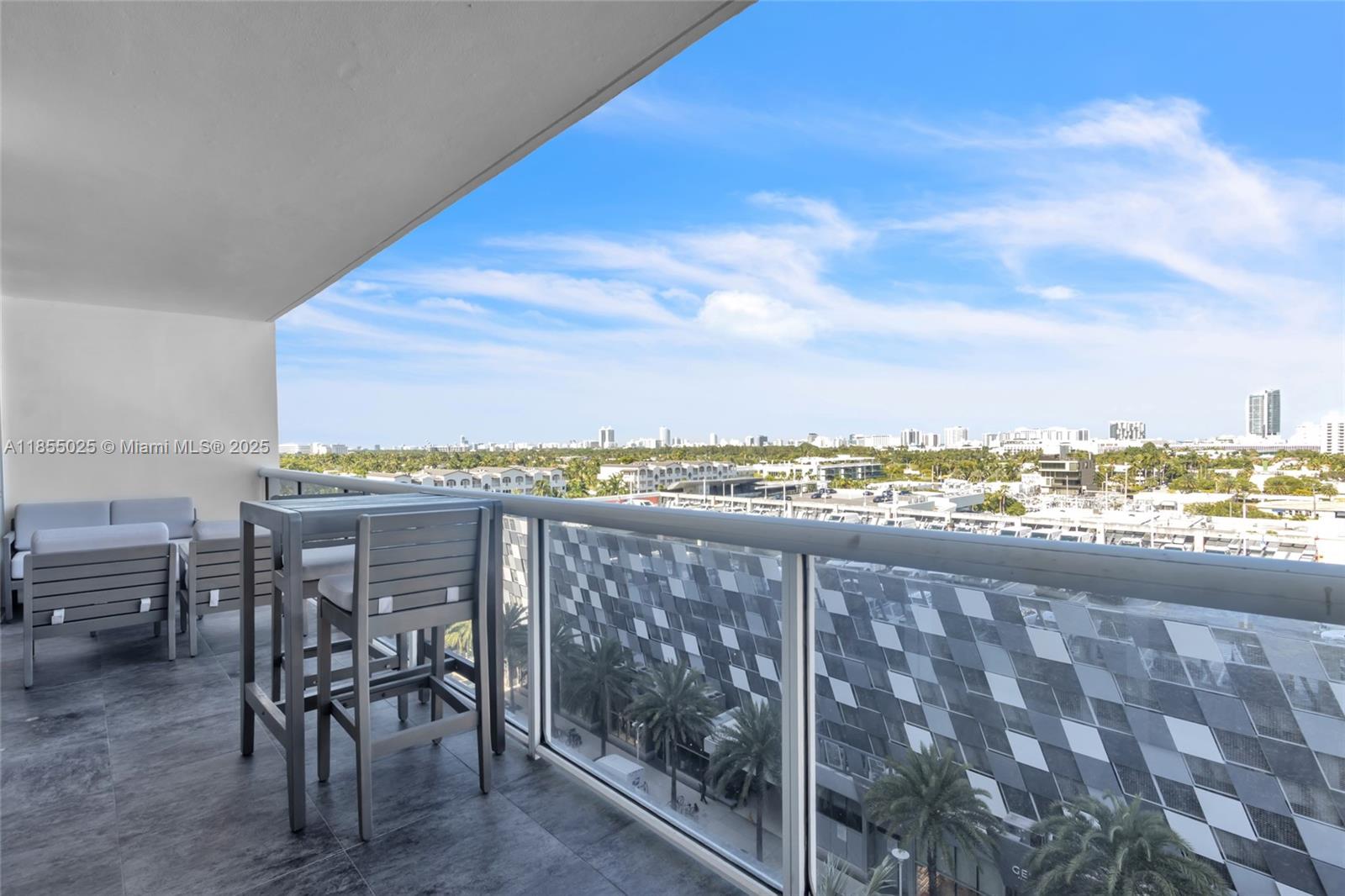 SUNSET HARBOUR SOUTH COND - Residential