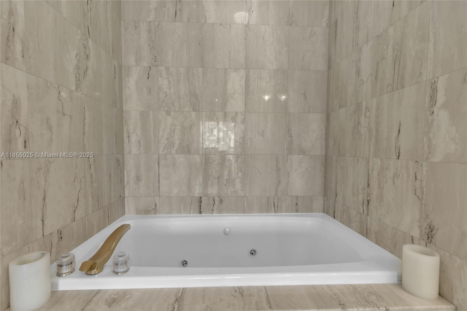 SUNSET HARBOUR SOUTH COND - Residential