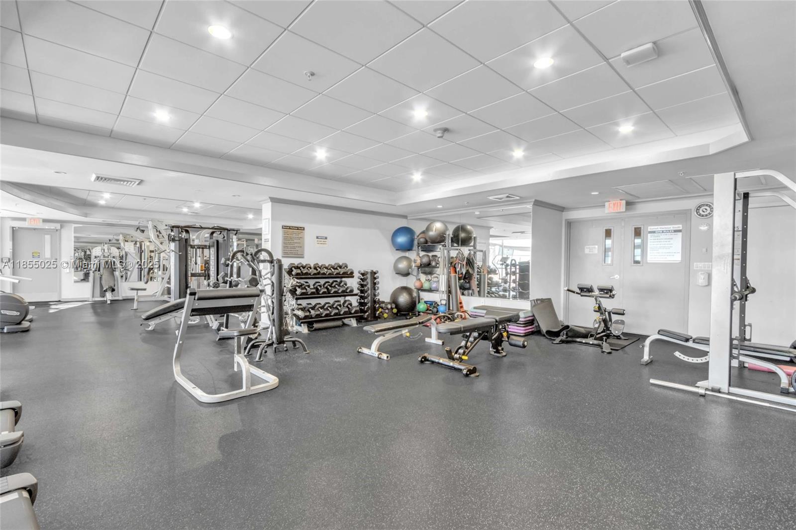 SUNSET HARBOUR SOUTH COND - Residential