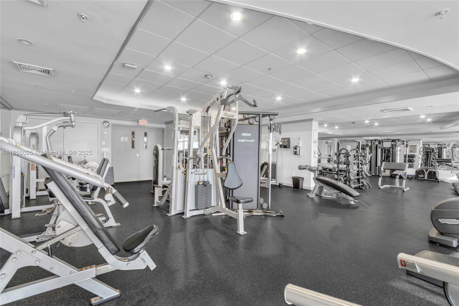 SUNSET HARBOUR SOUTH COND - Residential