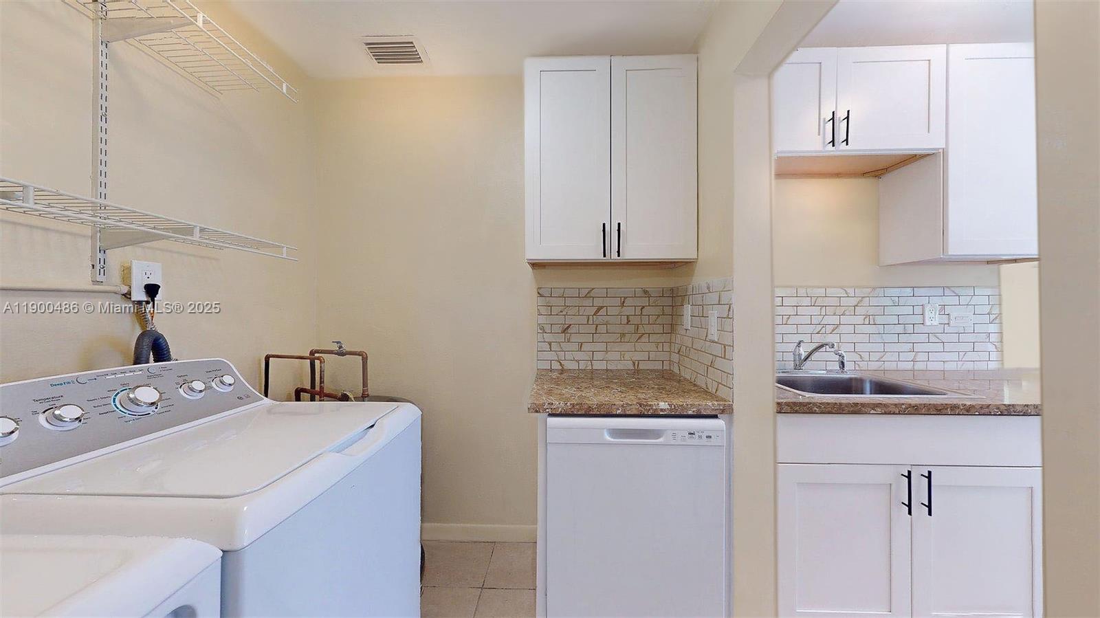 ROYAL PALM RIDGE - Residential Lease