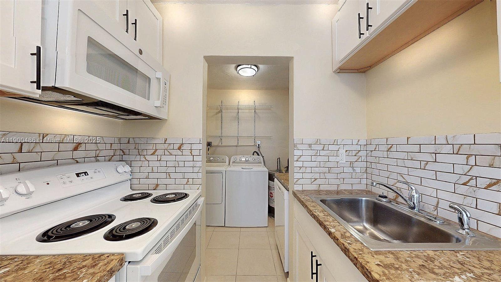 ROYAL PALM RIDGE - Residential Lease