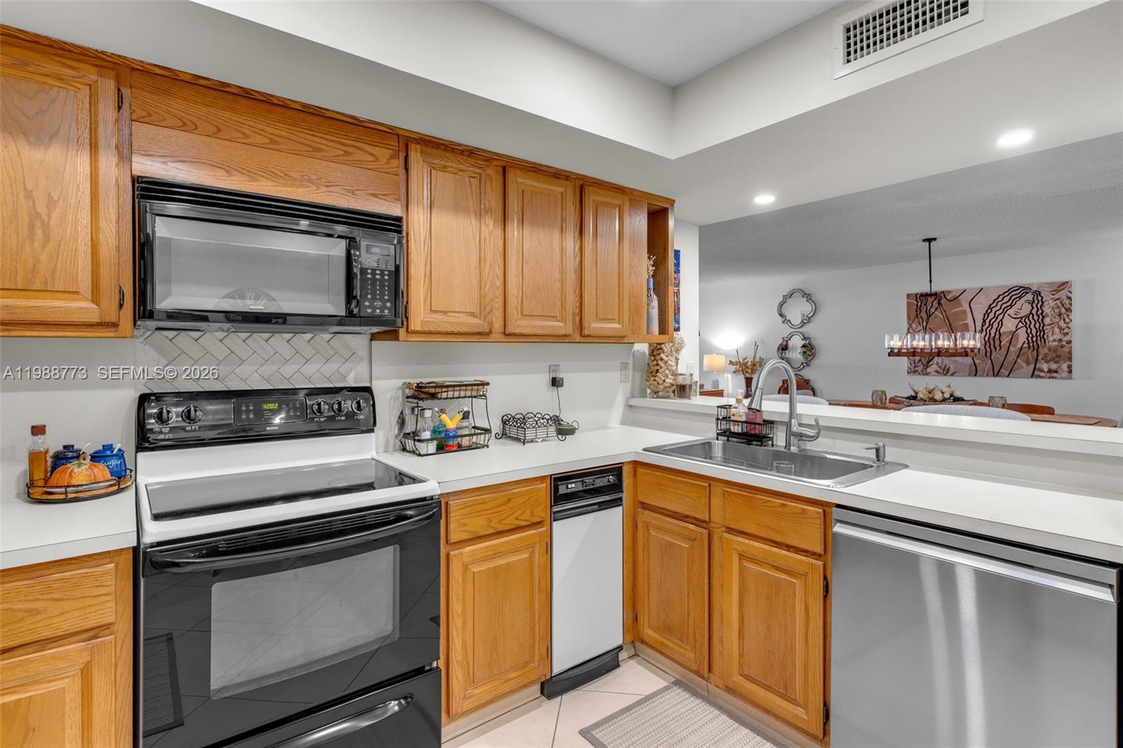 KINGS COURT WEST - Residential