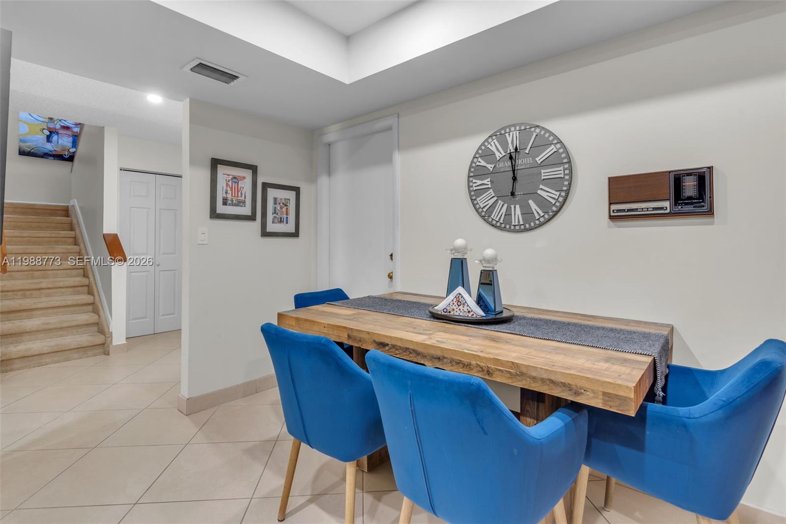 KINGS COURT WEST - Residential