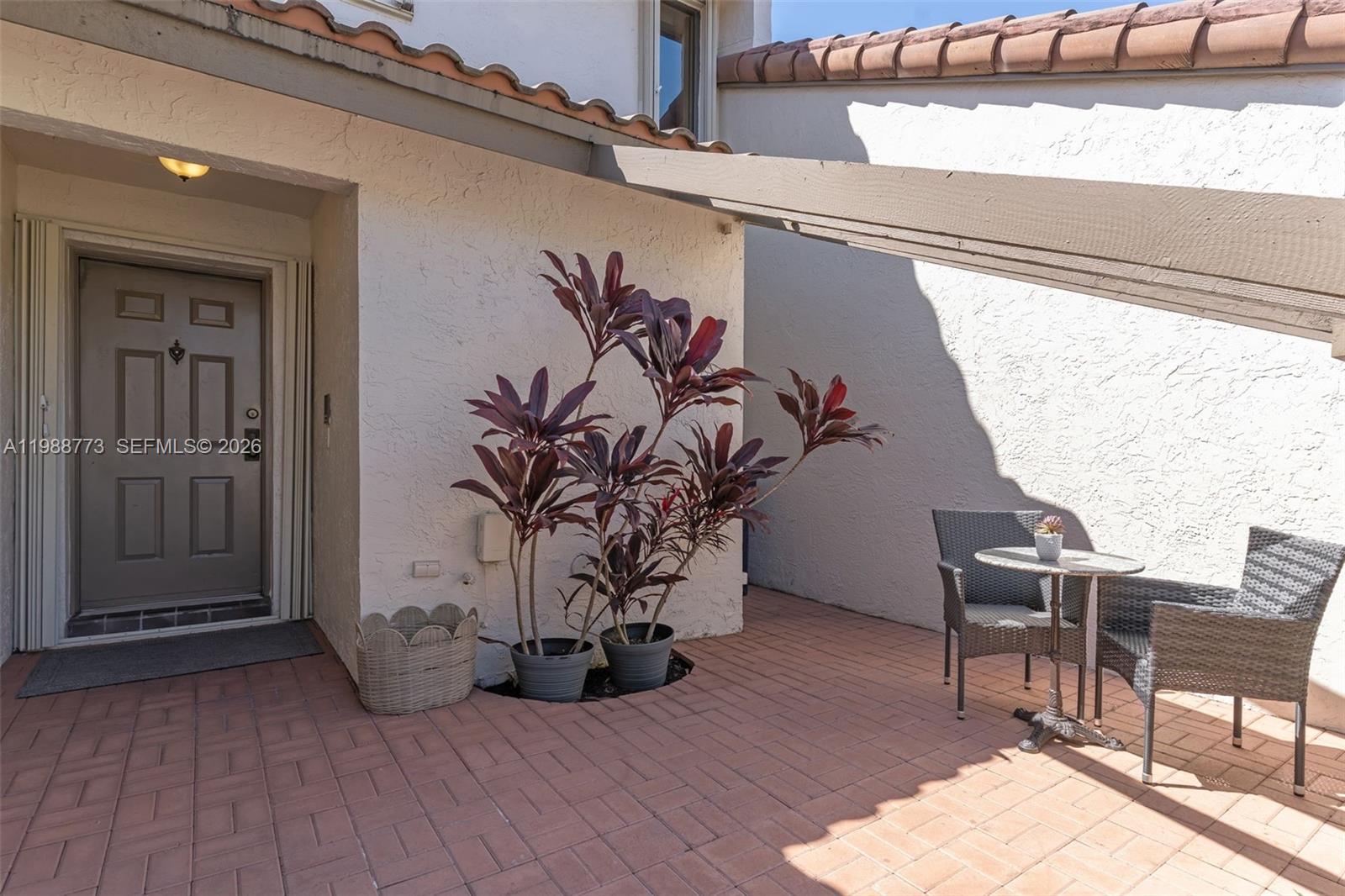 KINGS COURT WEST - Residential