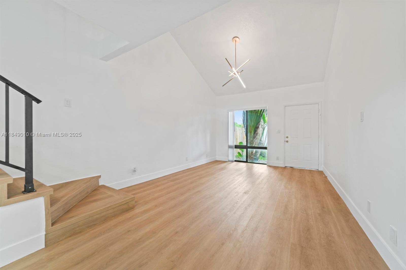 460 NE 211th Ter