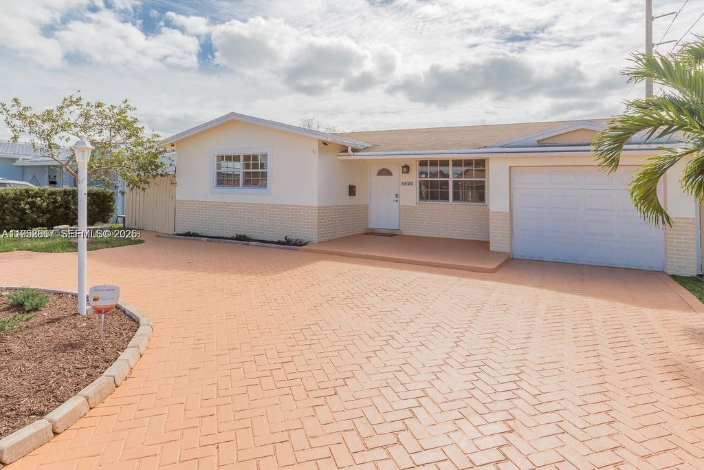 Photo of 5520 Hayes St #5520, Hollywood, FL 33021 (MLS # A11952867)