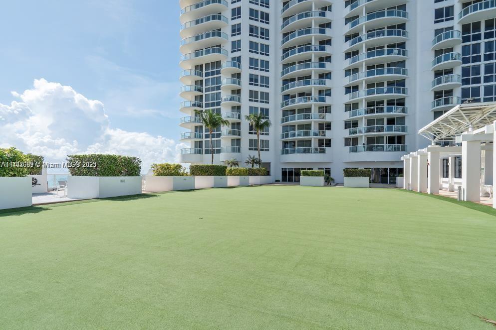 6365 Collins Ave 2201
