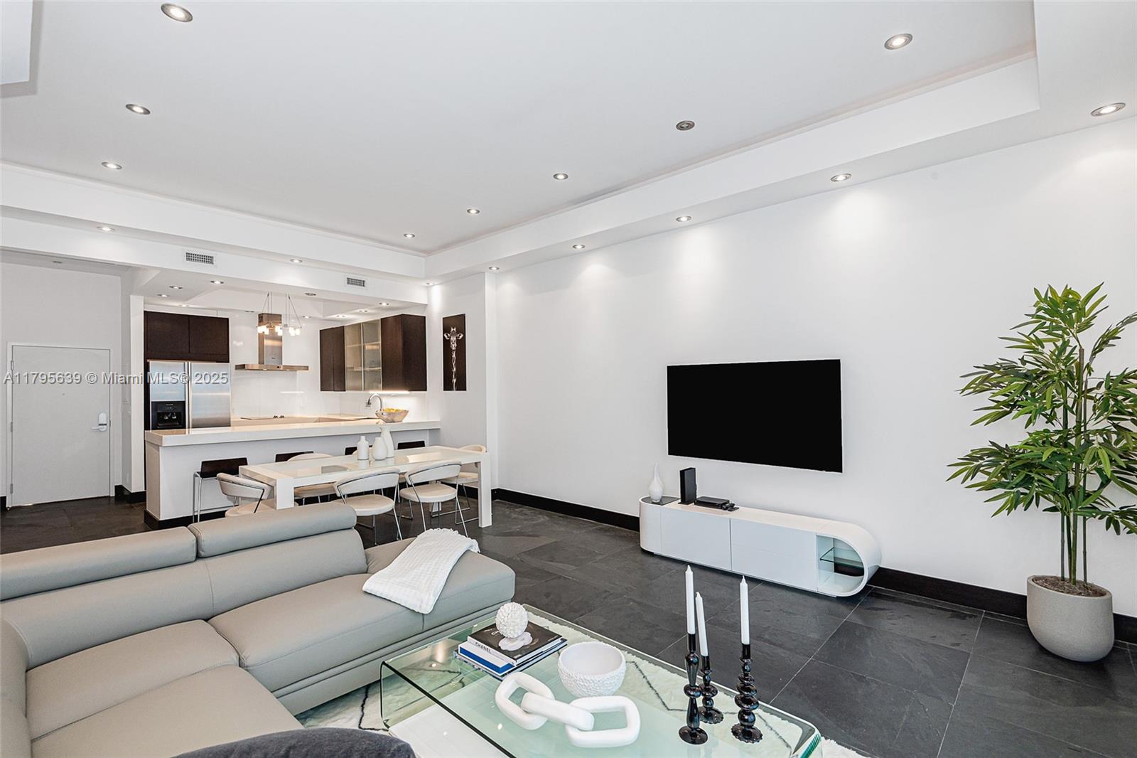 RONEY PALACE CONDO - Residential Lease