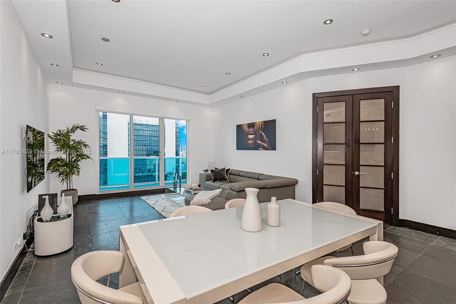 RONEY PALACE CONDO - Residential Lease