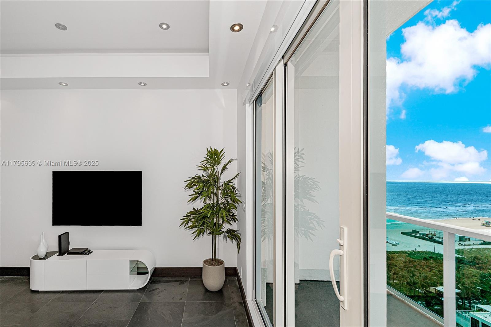 RONEY PALACE CONDO - Residential Lease