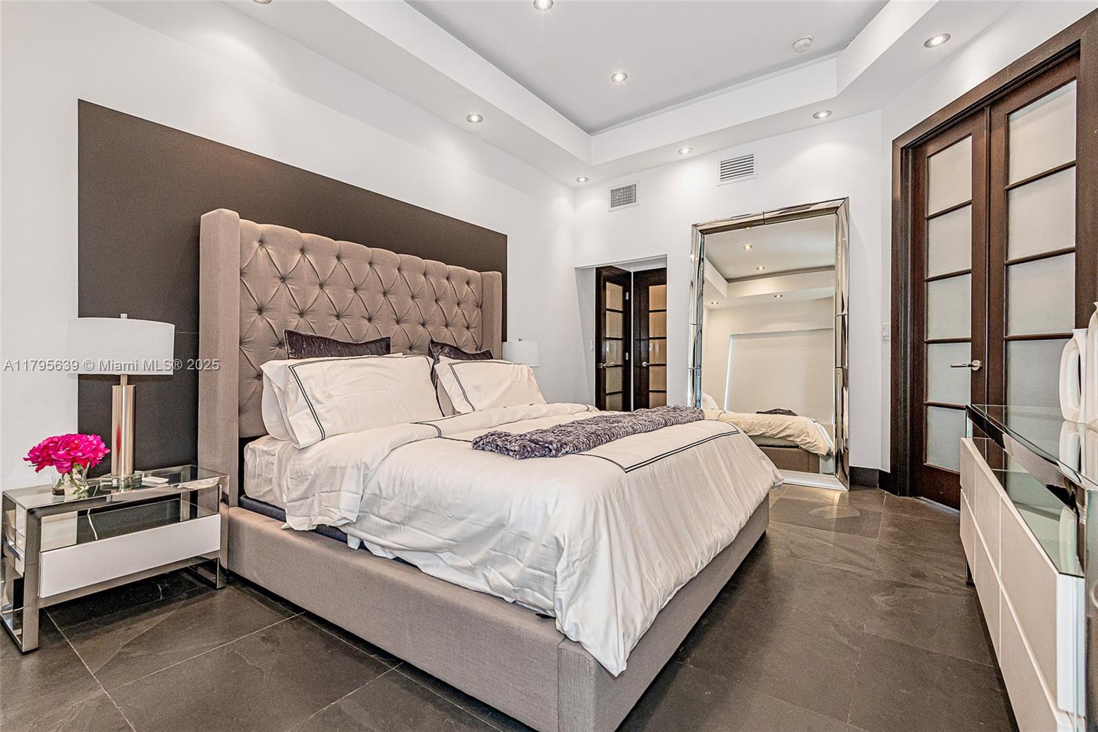 RONEY PALACE CONDO - Residential Lease