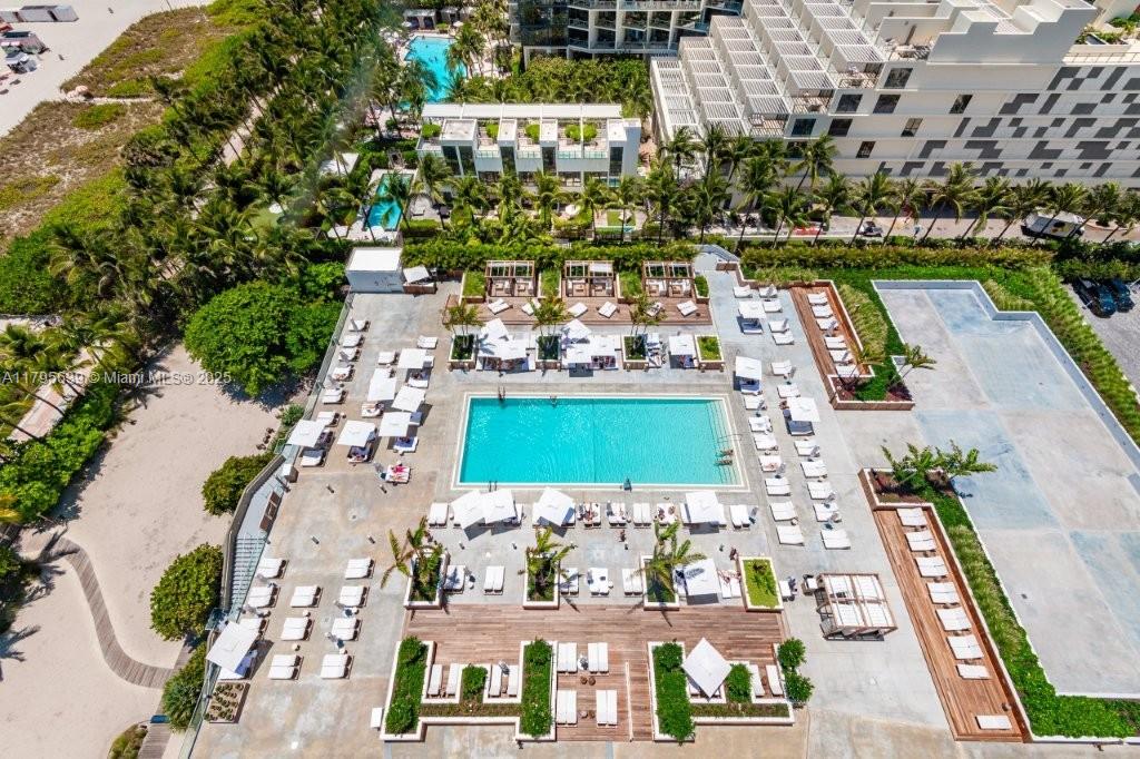 RONEY PALACE CONDO - Residential Lease