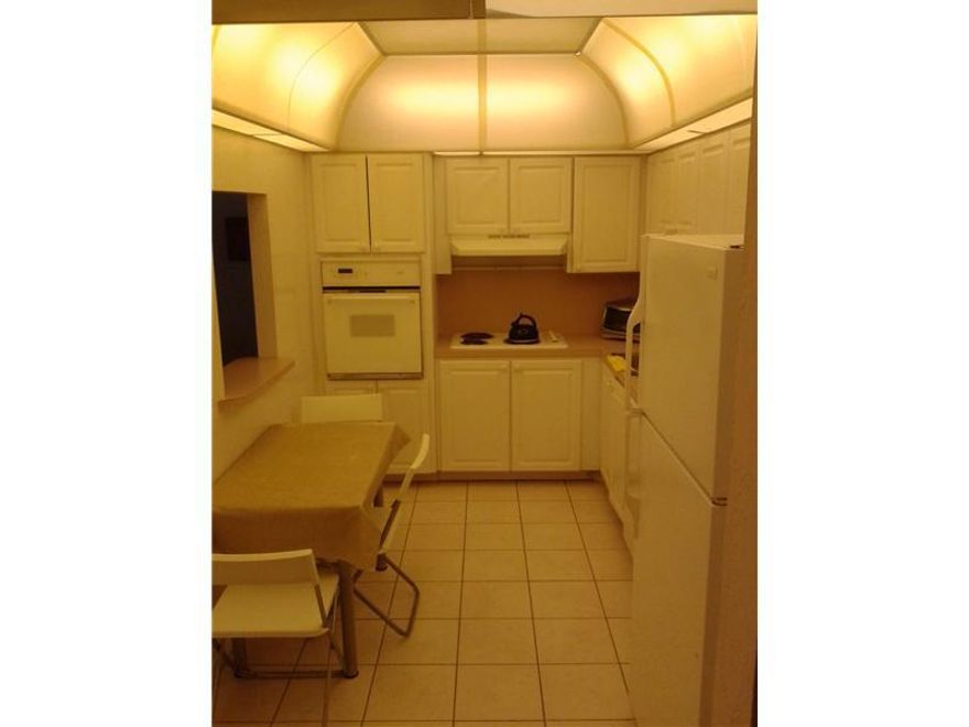 FULLY FURNISHED ONE BEDROOM AND ONE BATH UNIT. READY TO MOVE IN. VERY NICE .