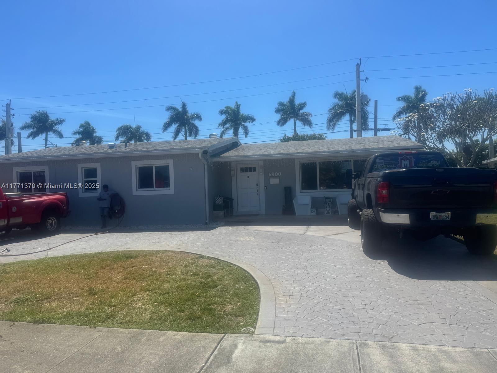 Discover this incredible opportunity in the heart of Hollywood. This spacious 5-bedroom, 4-bathroom home has been completely remodeled, offering a modern design and high-quality finishes. With 4 parking spaces and all licenses up to date, it’s a worry-free investment.
What truly makes it special is its versatility: 2 of the bedrooms have separate entrances and private bathrooms, perfect for guest, hosting family members or others. Providing even more options for customization or investment.
A large, modern home with multiple possibilities in a prime location. Don’t miss this opportunity! Contact us for more information.
new photos soon