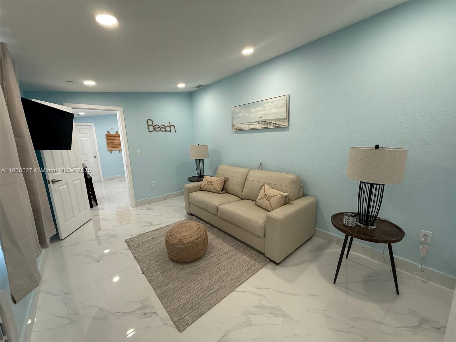 WESTWOOD LAKE 1ST ADDN - Residential Lease