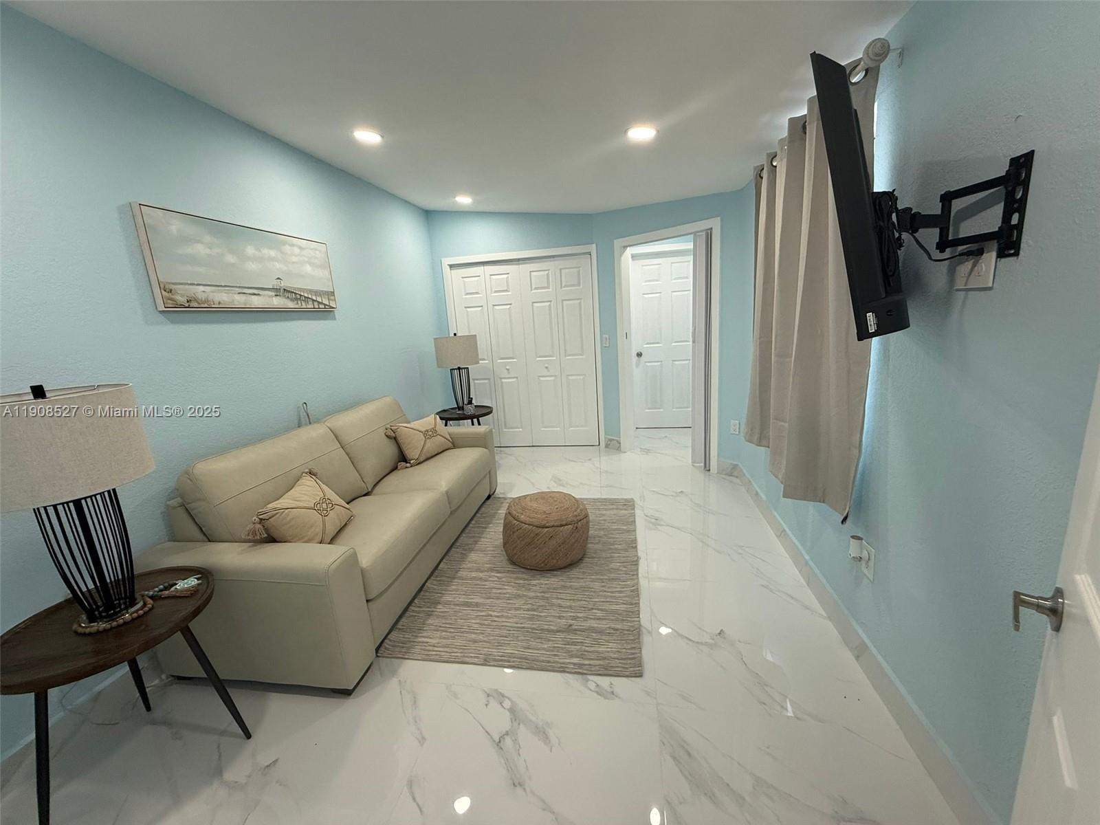 WESTWOOD LAKE 1ST ADDN - Residential Lease