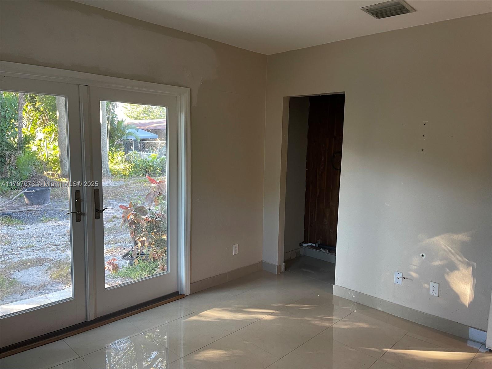 FIRST ADDITION TO CANAL G - Residential