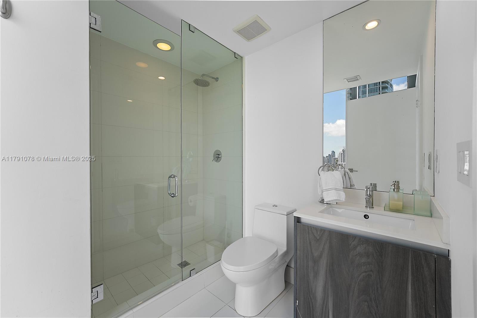 ONE PARAISO CONDO - Residential Lease