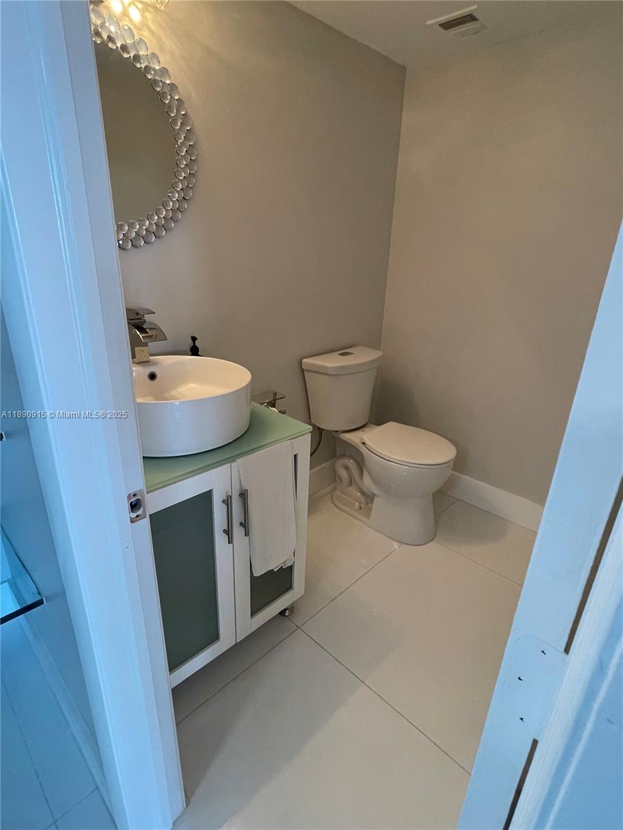 REEF SOUTH CONDO - Residential Lease