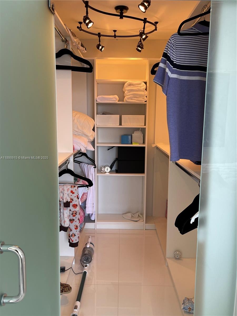 REEF SOUTH CONDO - Residential Lease