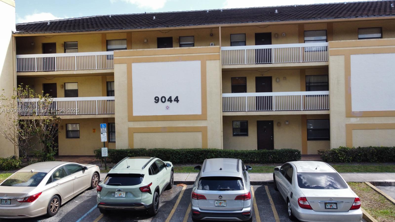 ISLAND CLUB AT CORAL SPRI - Residential