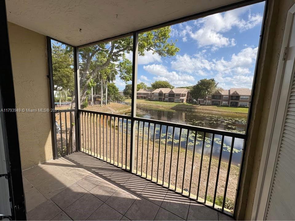 ISLAND CLUB AT CORAL SPRI - Residential