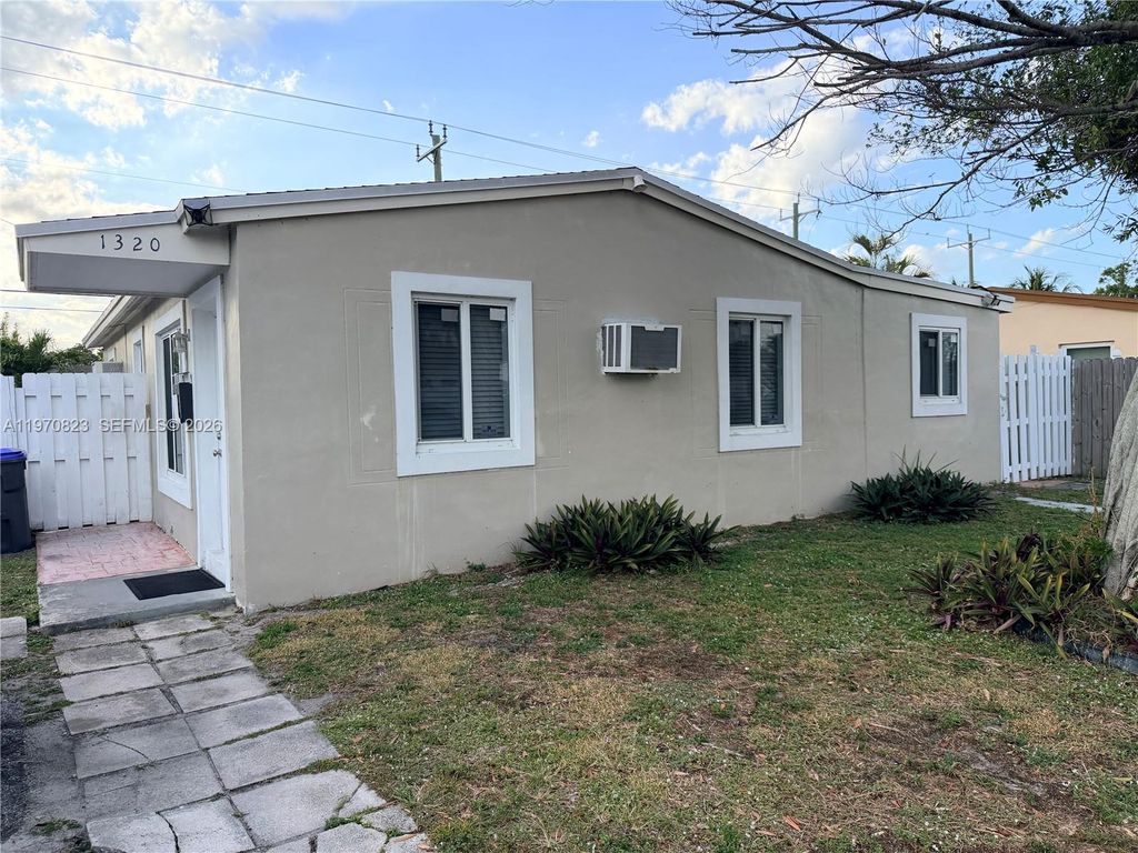 Photo of 1320 N 69th Way, Hollywood, FL 33024 (MLS # A11970823)