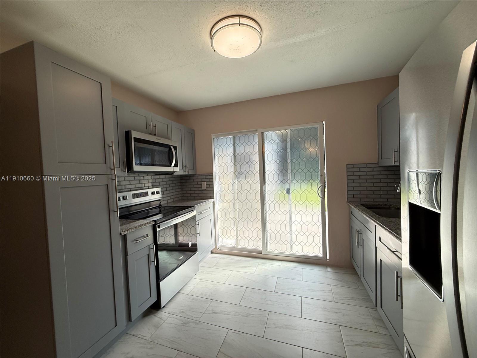 ALABAMA GROVE TERRACE - Residential