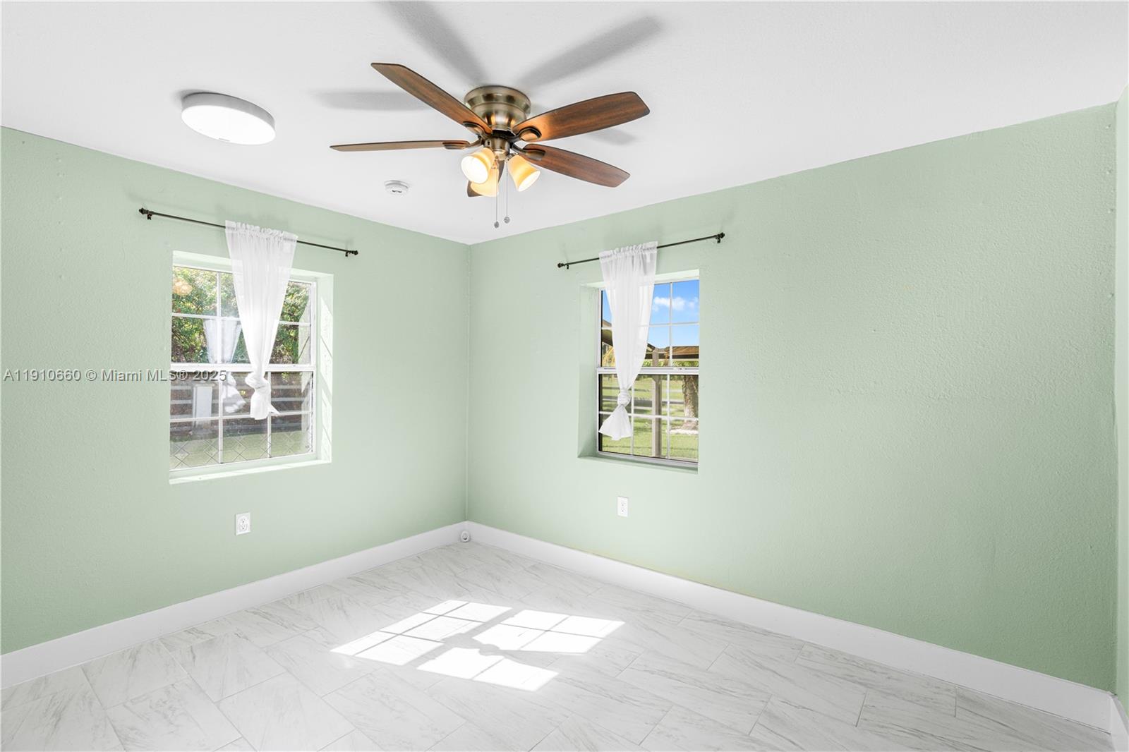 ALABAMA GROVE TERRACE - Residential