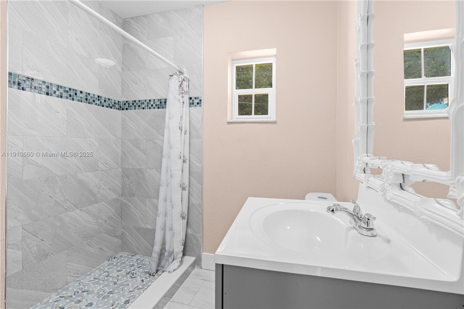 ALABAMA GROVE TERRACE - Residential