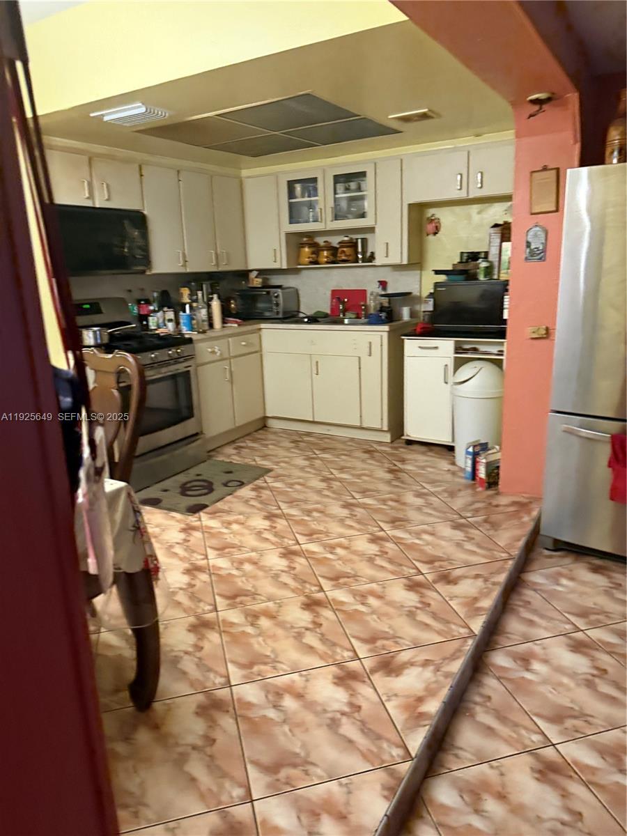 BISCAYNE HIGHLANDS - Residential