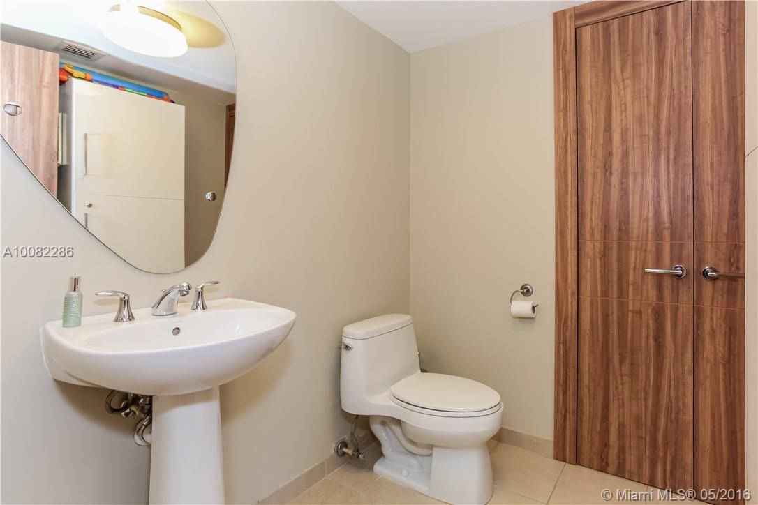 LA PERLA CONDO - Residential Lease