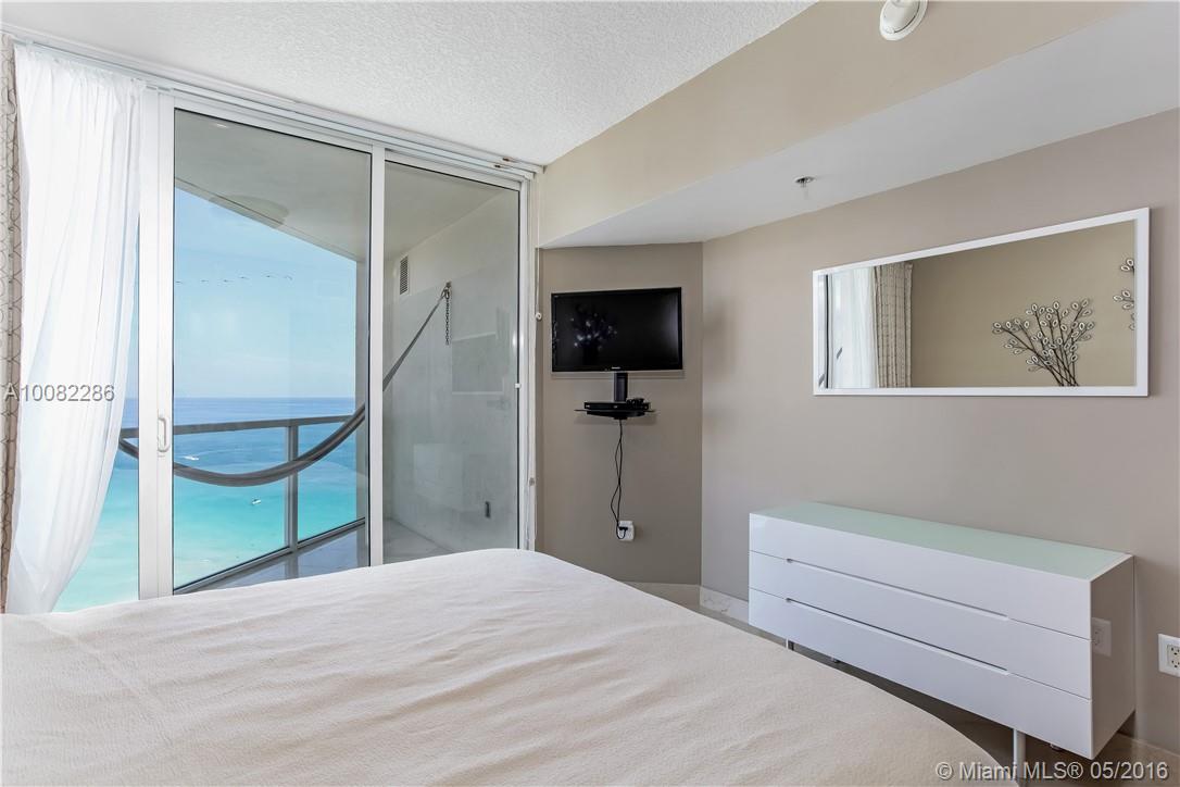 LA PERLA CONDO - Residential Lease