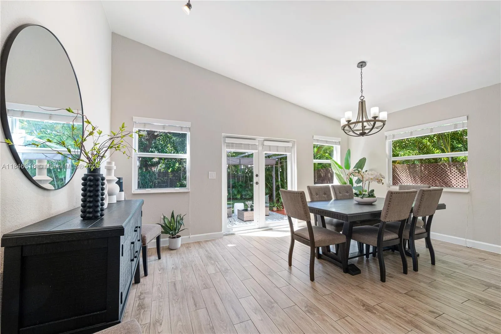 Miami, Florida 33129, United States, 3 Bedrooms Bedrooms, ,3 BathroomsBathrooms,Residential,Active,178053