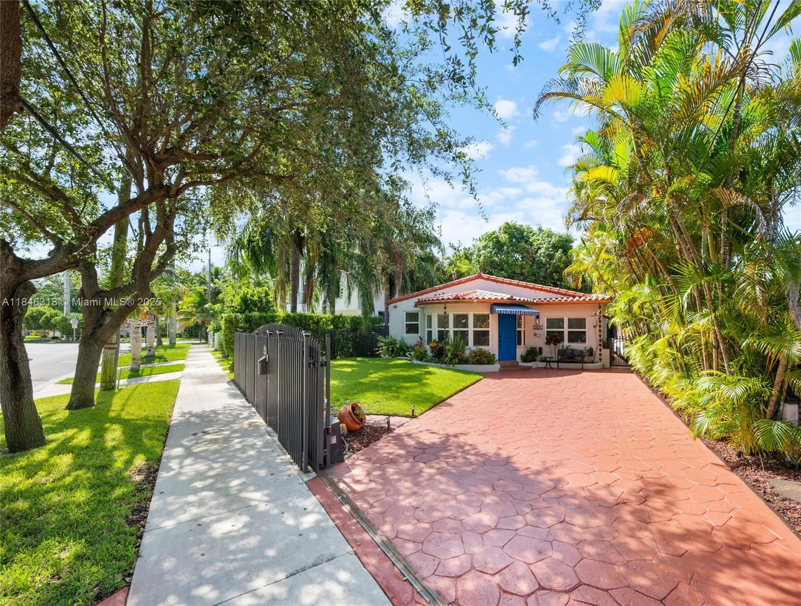 Miami, Florida 33129, United States, 3 Bedrooms Bedrooms, ,3 BathroomsBathrooms,Residential,Active,178053