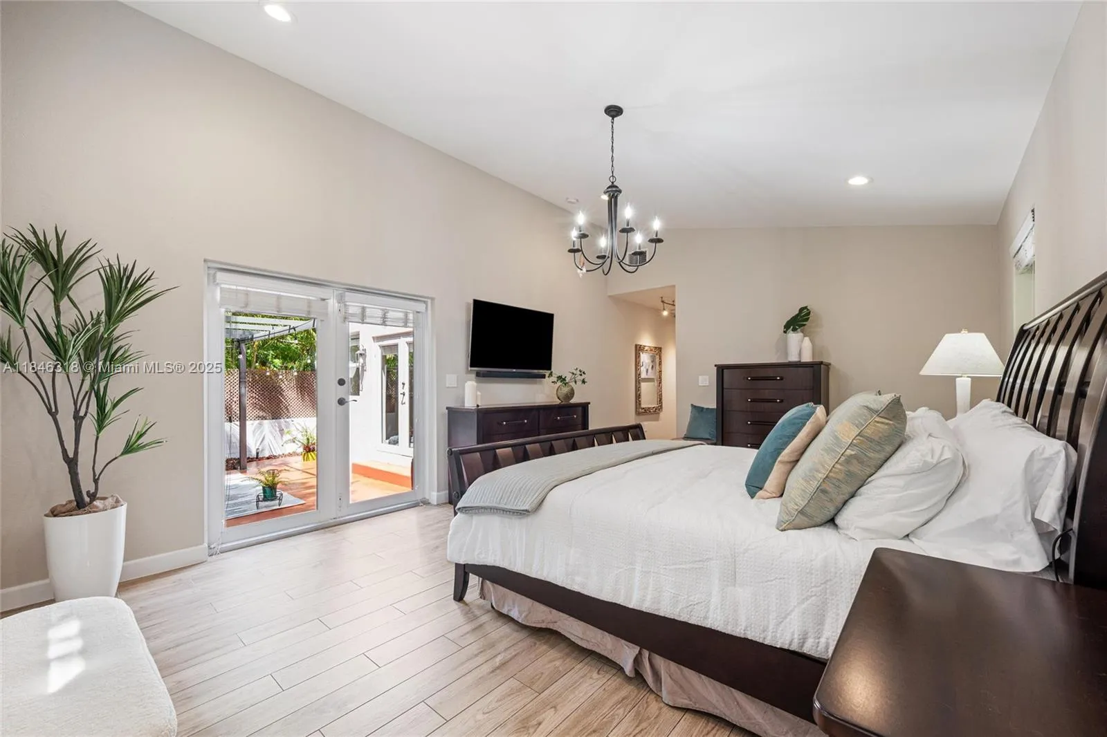 Miami, Florida 33129, United States, 3 Bedrooms Bedrooms, ,3 BathroomsBathrooms,Residential,Active,178053