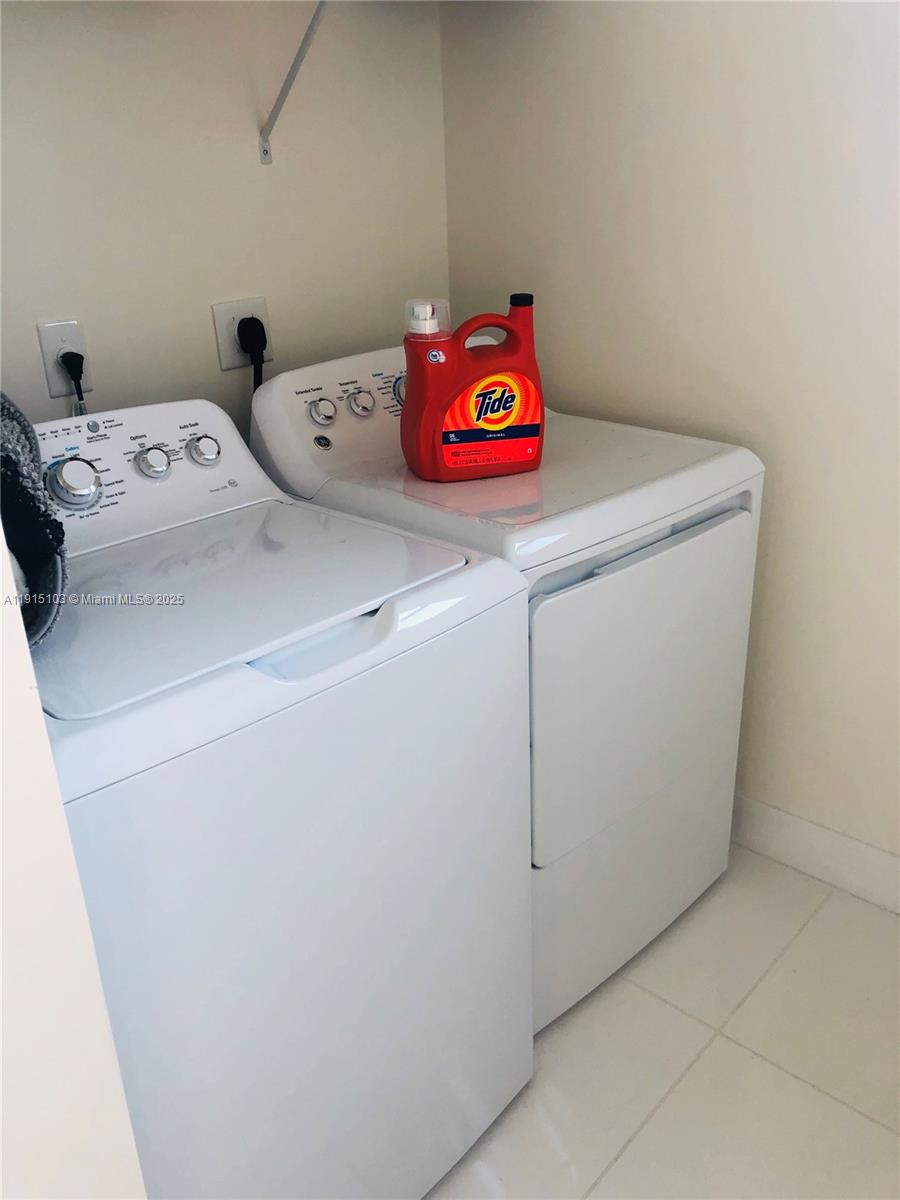 GRAND BAY SOUTH TOWNHOMES - Residential