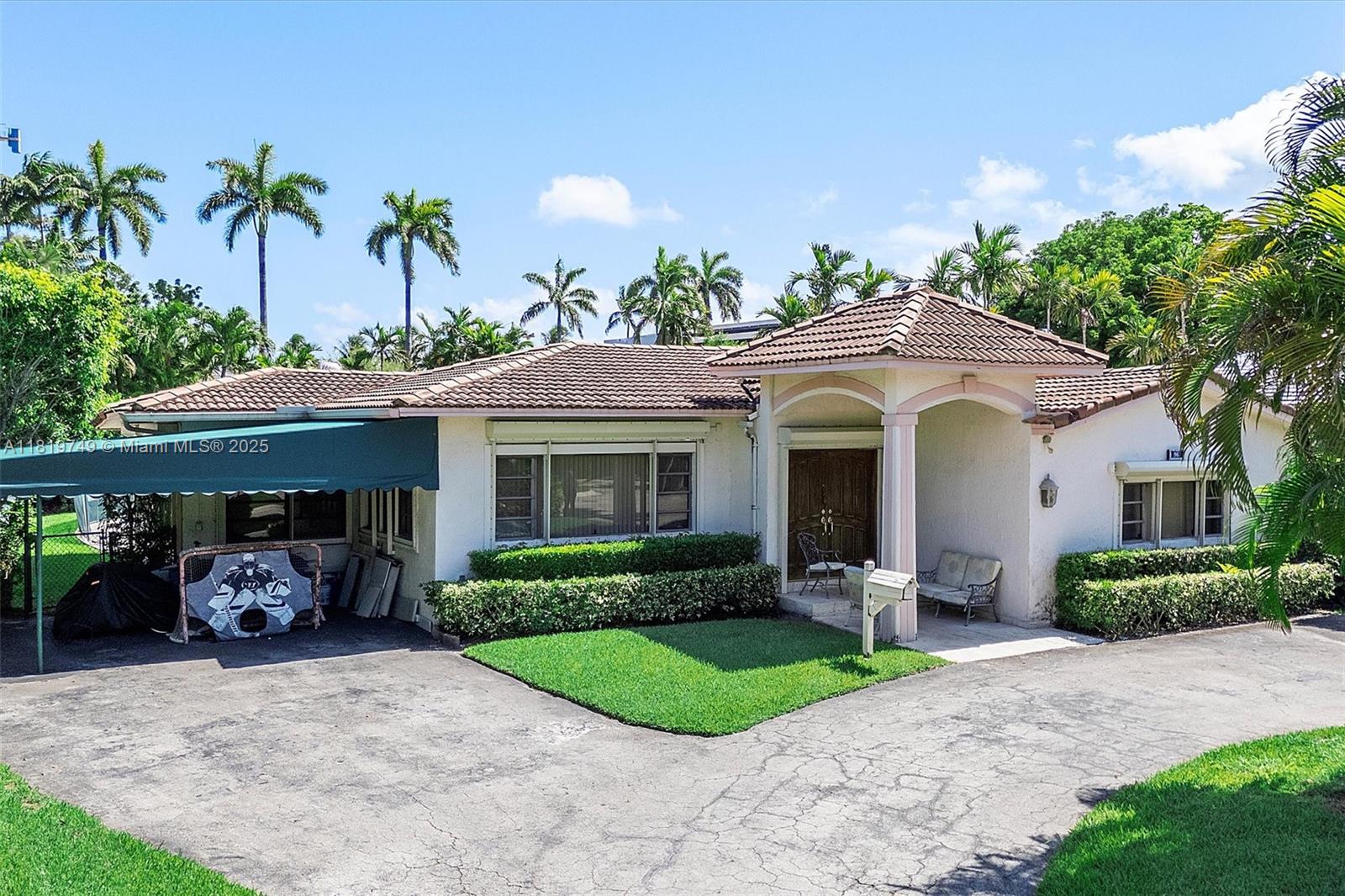 96 Bal Cross Dr, Bal Harbour, Miami-Dade County, Florida - 3 Bedrooms  
5 Bathrooms - 