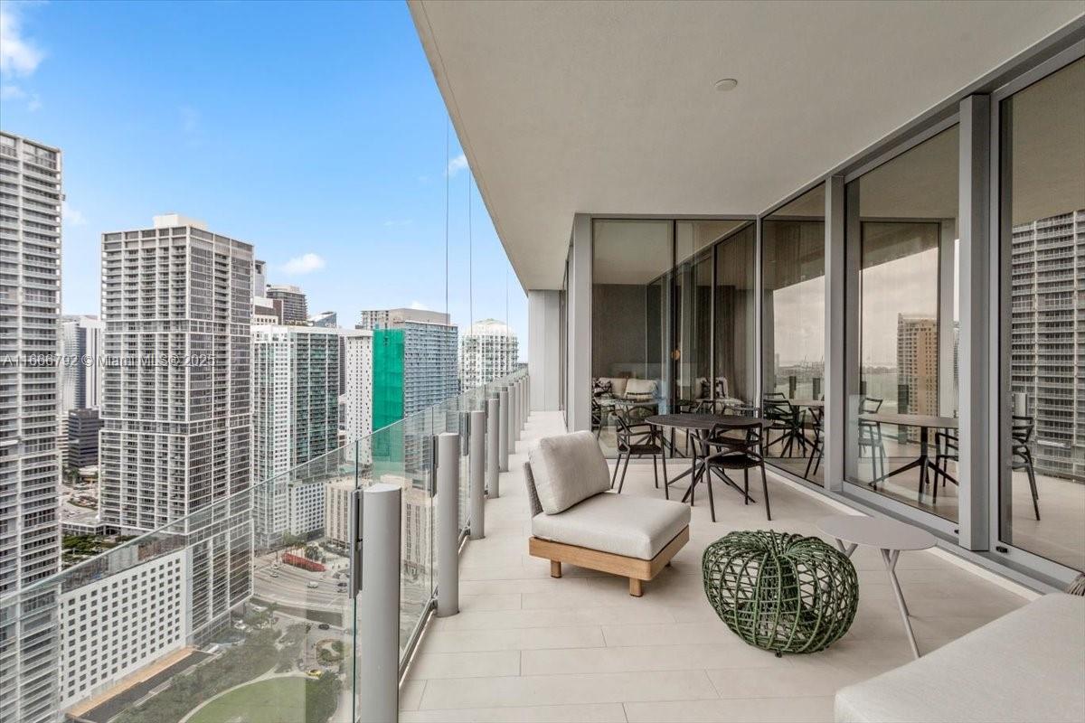 ASTON MARTIN RESIDENCES - Residential