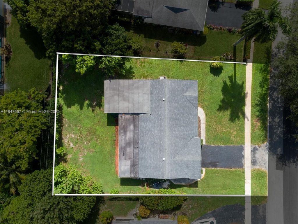 Photo of 4837 NW 8th St, Plantation, FL 33317 (MLS # A11847667)