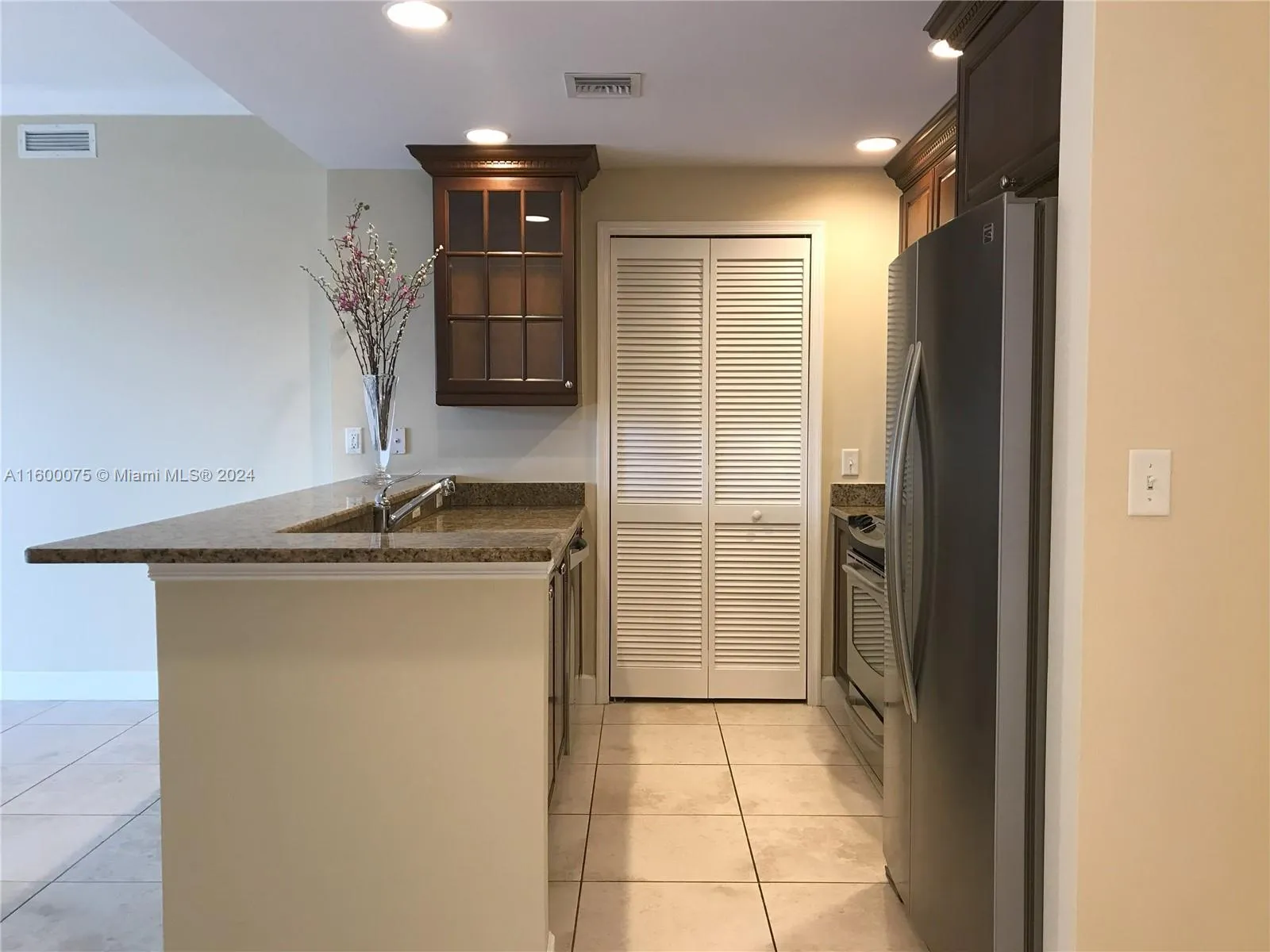 Coral Gables, Florida 33134, United States, 2 Bedrooms Bedrooms, ,3 BathroomsBathrooms,Residential,Active,55446