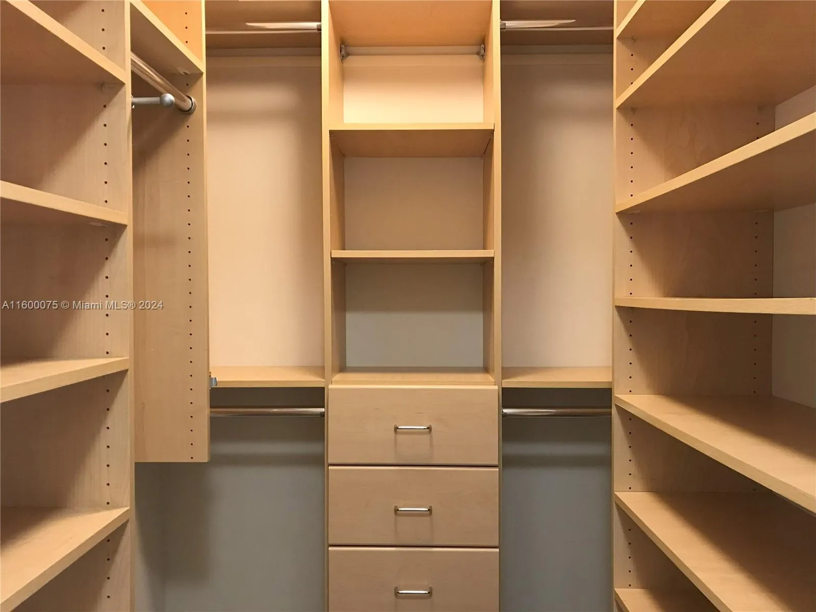 Coral Gables, Florida 33134, United States, 2 Bedrooms Bedrooms, ,3 BathroomsBathrooms,Residential,Active,55446