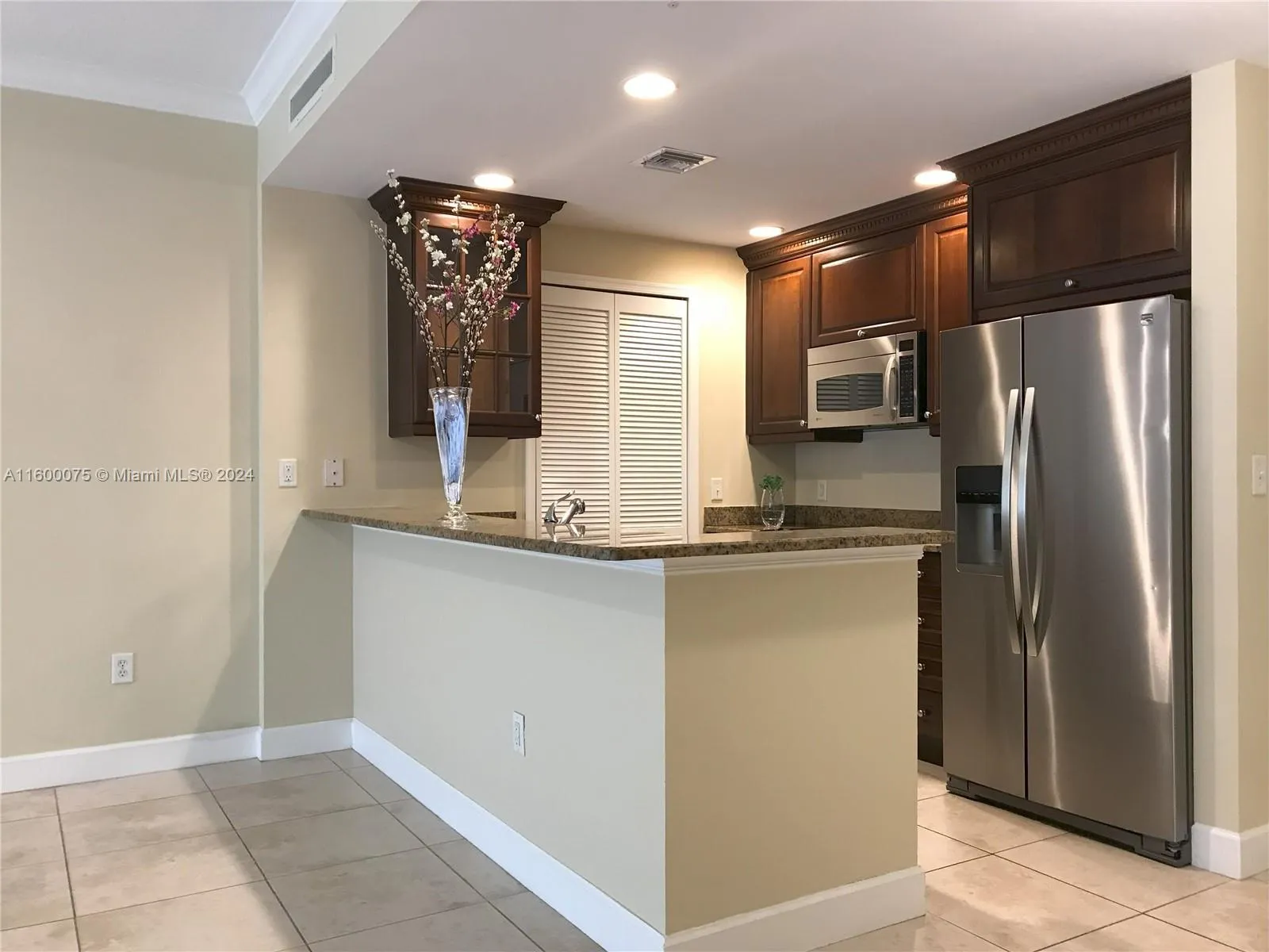 Coral Gables, Florida 33134, United States, 2 Bedrooms Bedrooms, ,3 BathroomsBathrooms,Residential,Active,55446