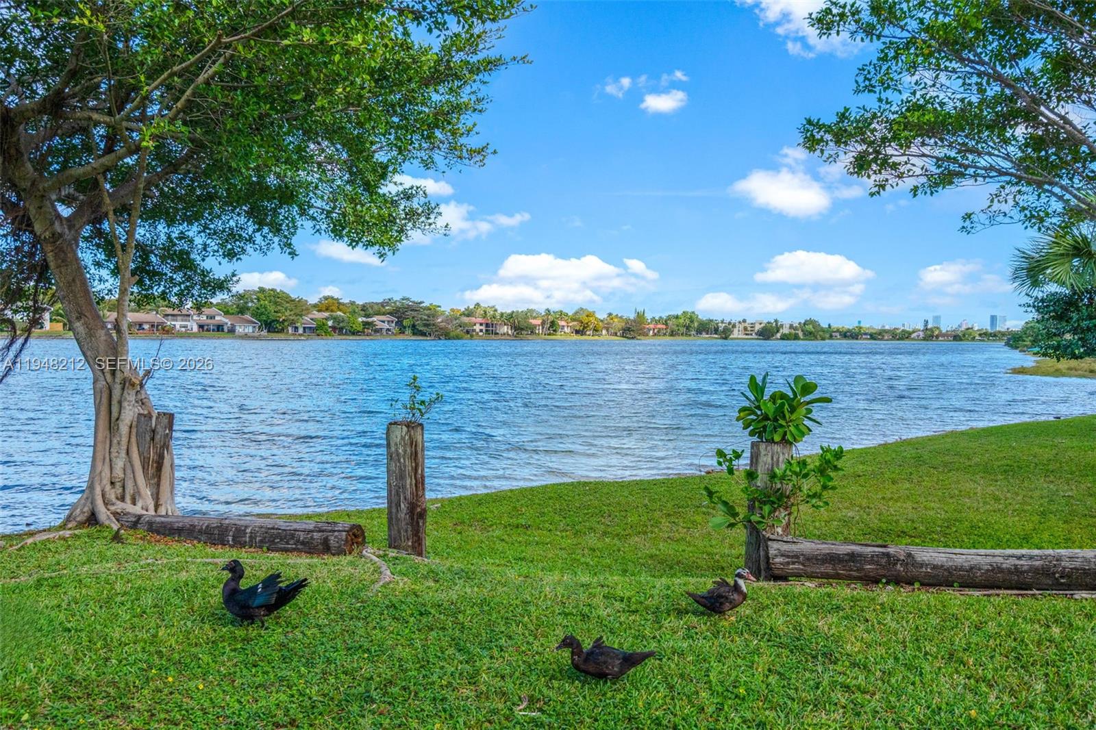 COCO WOOD CONDO - Residential