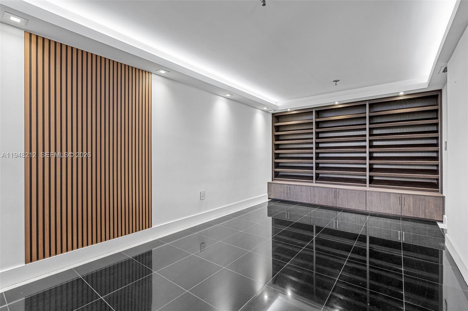 COCO WOOD CONDO - Residential